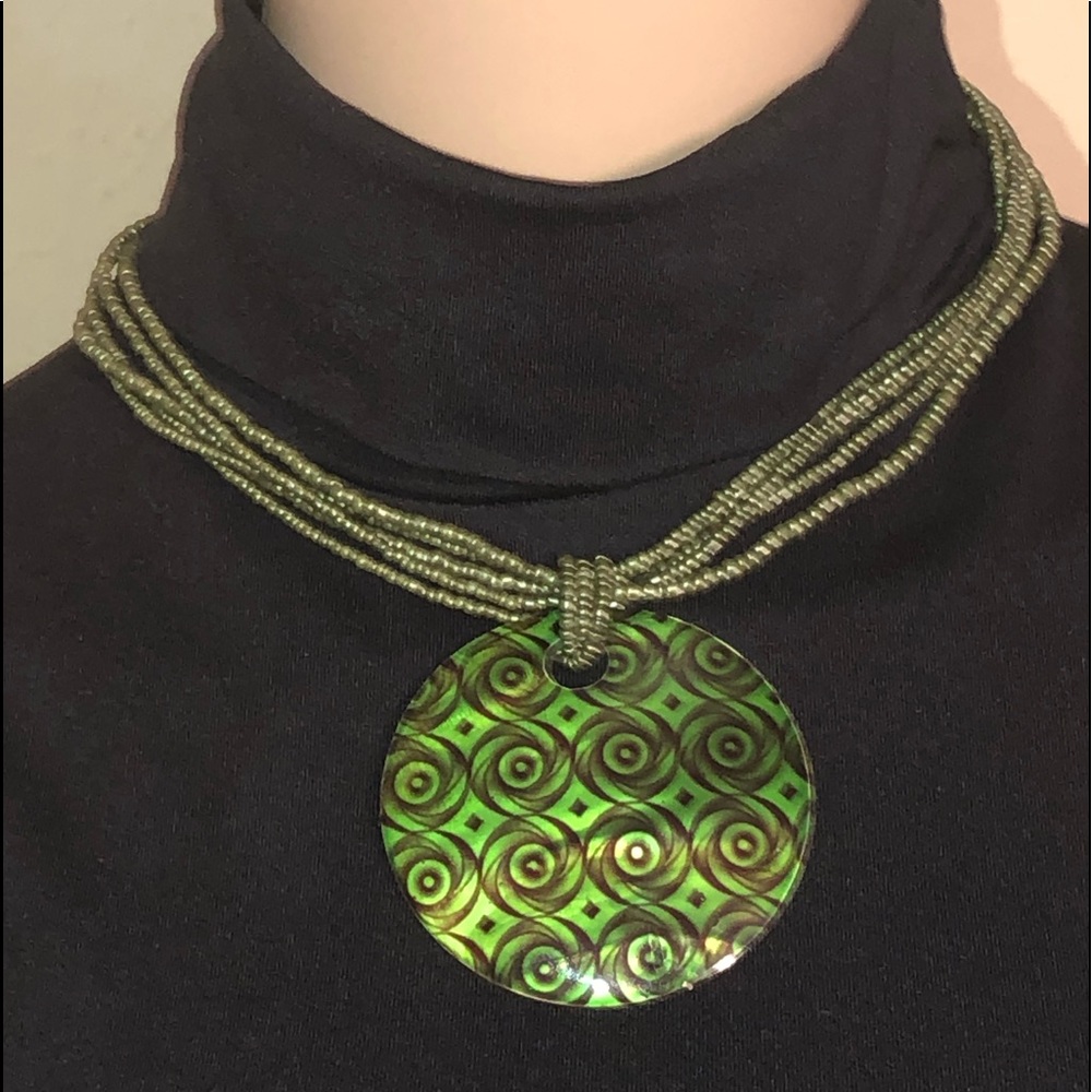 Beaded Necklace with Glossy Painted Shell Pendant Green & Black - Picture 2 of 8